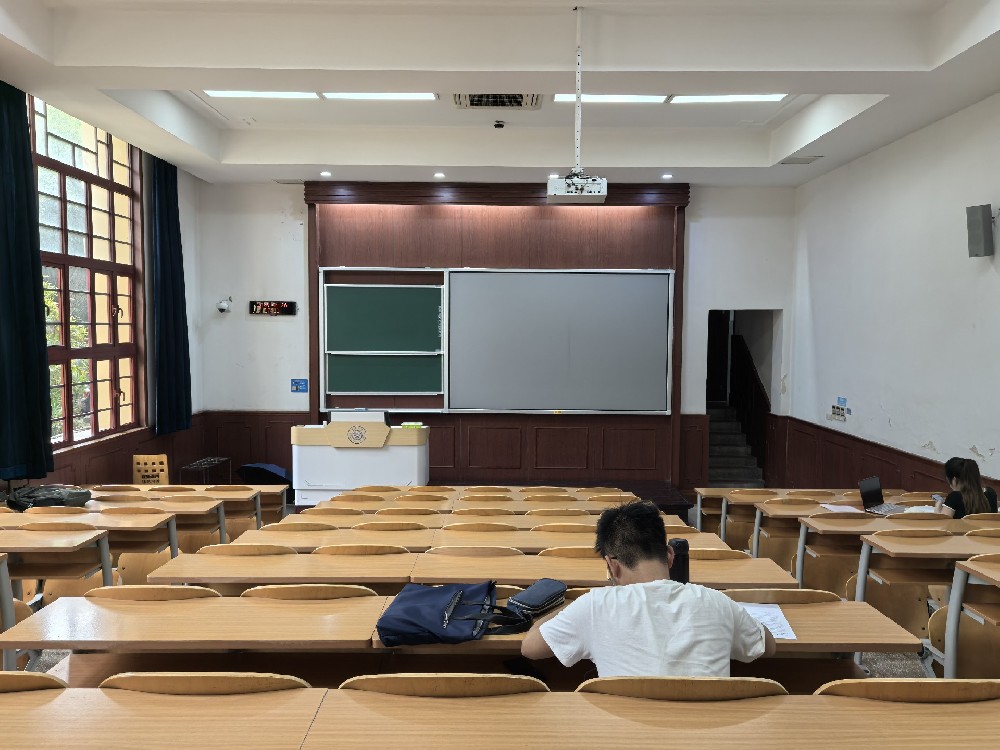 同創(chuàng)科技赴重慶大學(xué)考察智慧校園建設(shè)